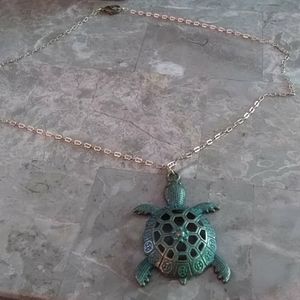 NWOT Turtle Necklace